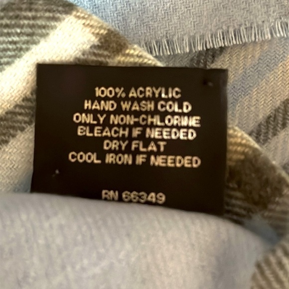 NWOT Women’s Lord & Taylor Blue Plaid 100% Acrylic Fringe Scarf - Picture 5 of 5